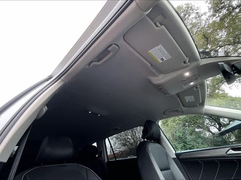 Certified 2022 Volkswagen Tiguan SE image 14