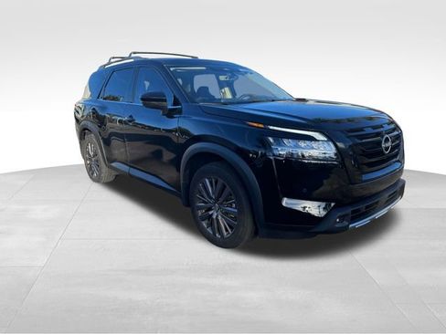 Used 2023 Nissan Pathfinder SL w/ SL Premium Package image 2