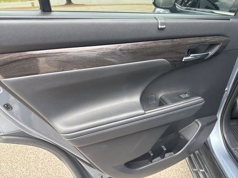 Used 2021 Toyota Highlander Platinum AWD/4WD image 22