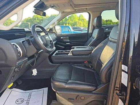 Used 2025 Ford Expedition Platinum AWD/4WD image 8