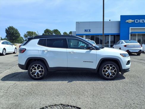 Used 2024 Jeep Compass Limited image 18