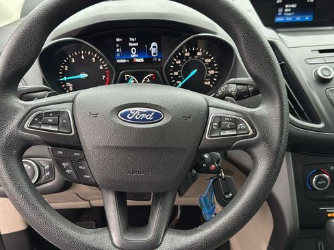 Used 2017 Ford Escape SE image 12