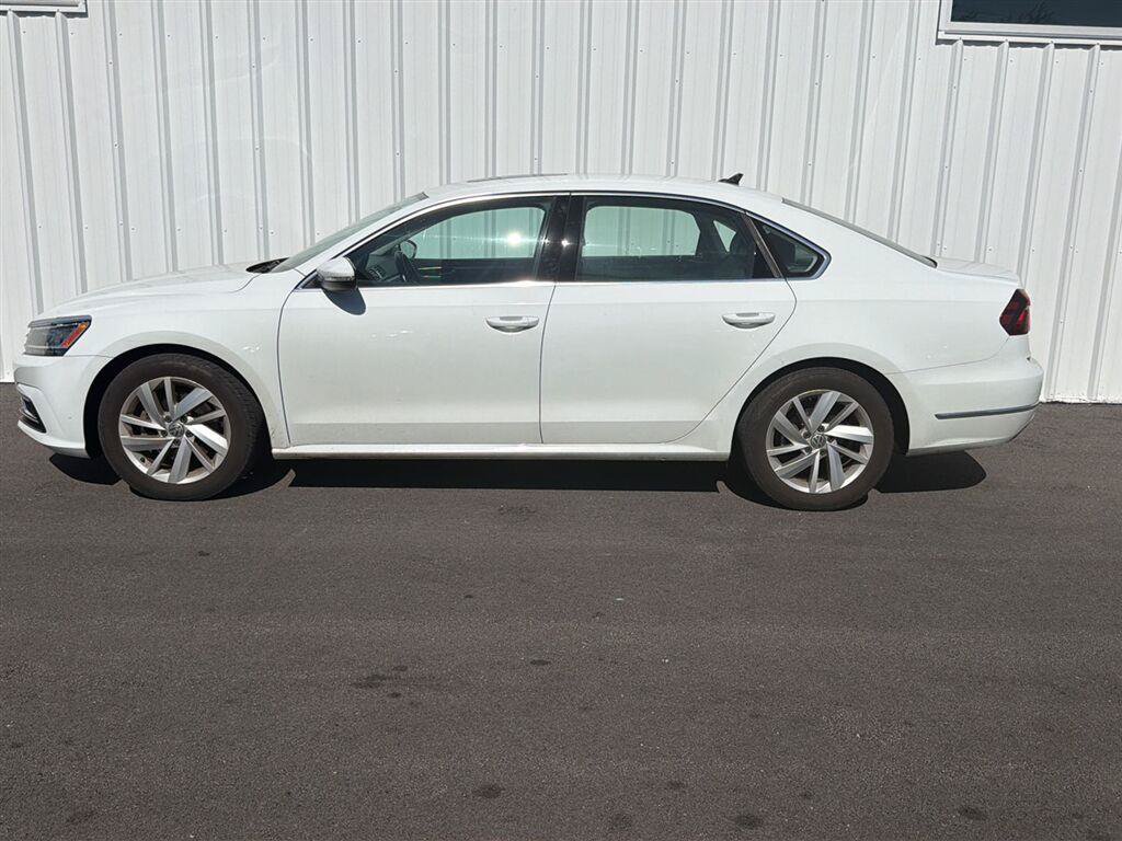 Used 2018 Volkswagen Passat 2.0T SE FWD image 3