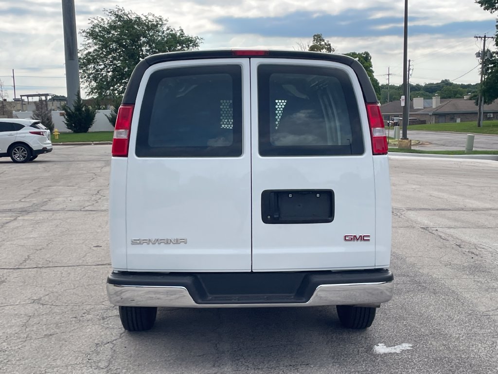 Used 2024 GMC Savana 2500 w/ Driver Convenience Package RWD image 4