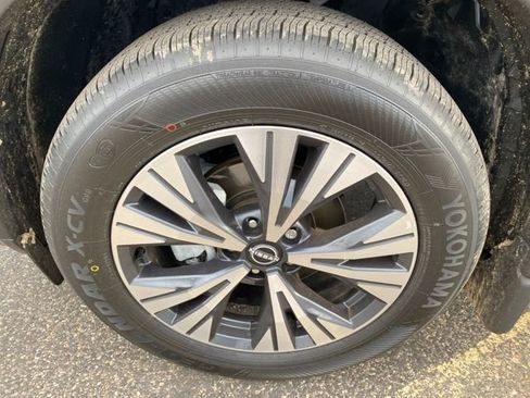 Used 2023 Nissan Rogue SV image 24