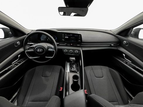 New 2025 Hyundai Elantra SE image 13