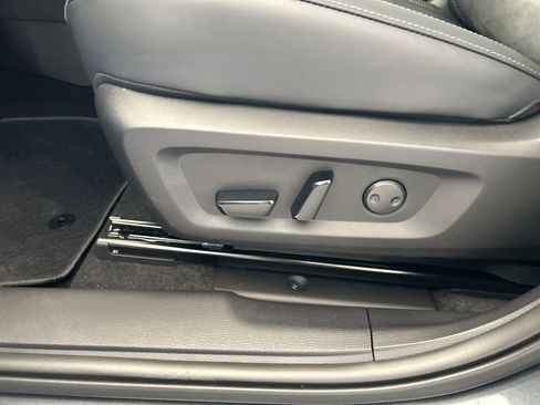 New 2025 Mitsubishi Outlander SE image 39