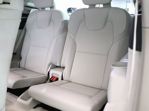Used 2016 Volvo XC90 T6 Momentum w/ Momentum Plus Package image 13