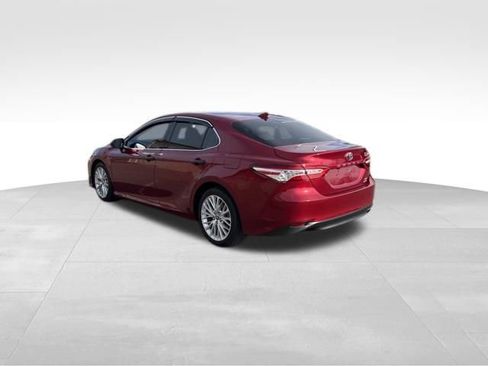 Used 2020 Toyota Camry XLE image 3