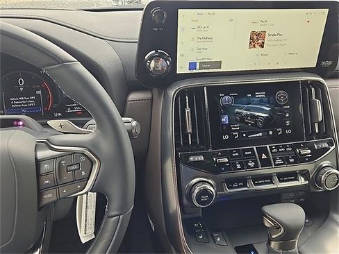 New 2025 Lexus LX 600 4WD w/ Luxury Package image 17