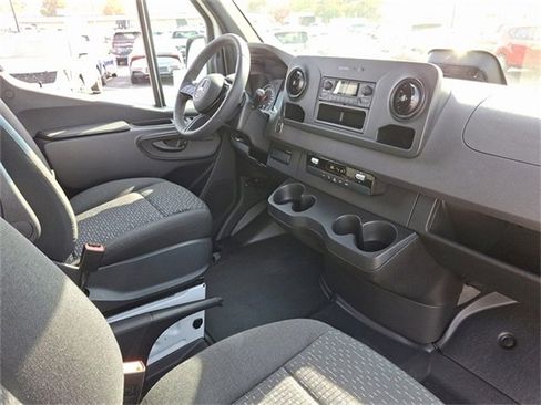Used 2025 Mercedes-Benz Sprinter 2500 image 11