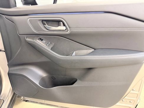Used 2026 Nissan Rogue Platinum w/ Platinum Premium Package AWD/4WD image 35
