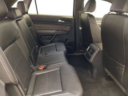 Used 2022 Volkswagen Atlas Cross Sport SE FWD image 19
