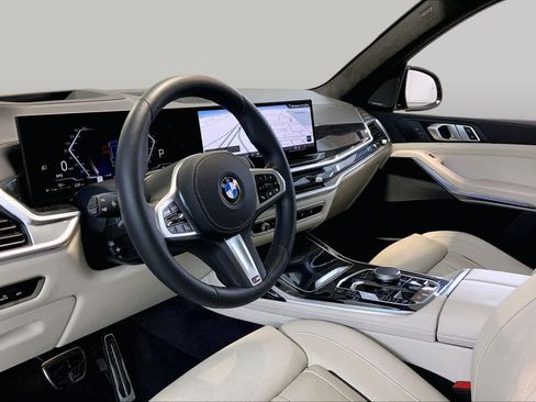 Used 2026 BMW X7 xDrive40i w/ M Sport Package AWD/4WD image 17