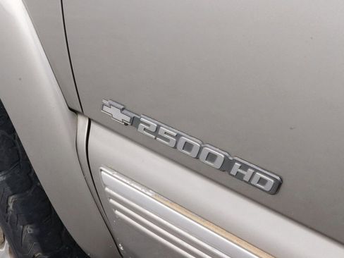 Used 2001 Chevrolet Silverado 2500 LS w/ Off-Road Skid Plate Pkg image 10