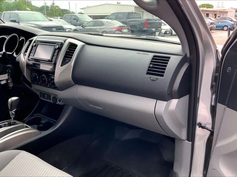 Used 2015 Toyota Tacoma PreRunner w/ SR5 Package image 17