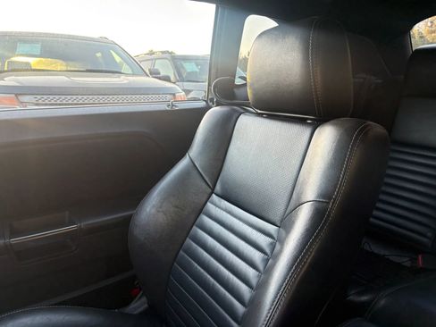Used 2010 Dodge Challenger R/T image 31
