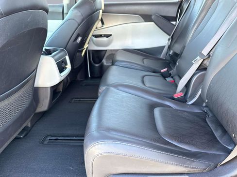 Used 2024 Kia Carnival LX image 13