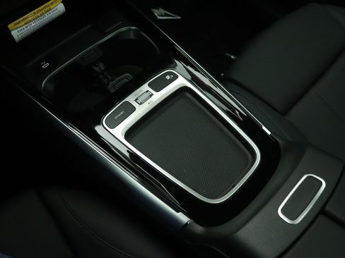 New 2026 Mercedes-Benz GLB 250 image 6