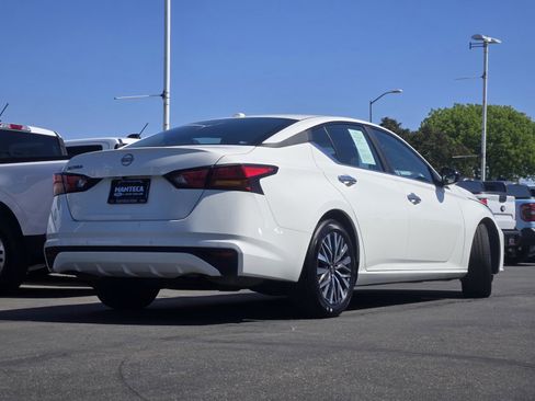 Used 2025 Nissan Altima 2.5 SV FWD image 4