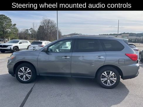 Used 2018 Nissan Pathfinder SV image 7