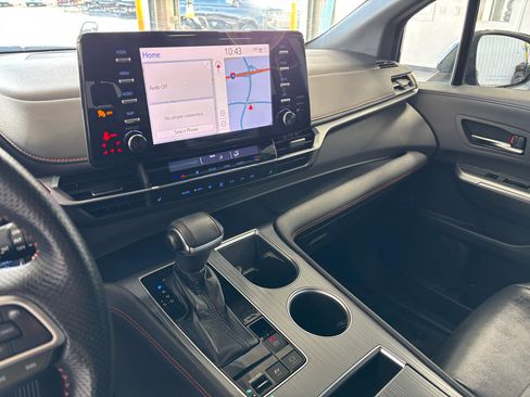 Used 2021 Toyota Sienna XSE image 5