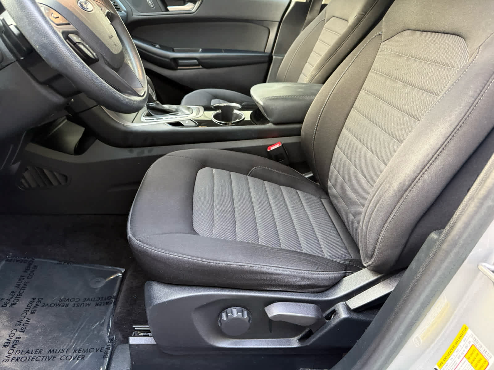Used 2018 Ford Edge SE FWD image 4