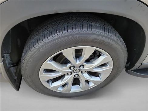 Used 2025 Toyota Grand Highlander FWD image 11