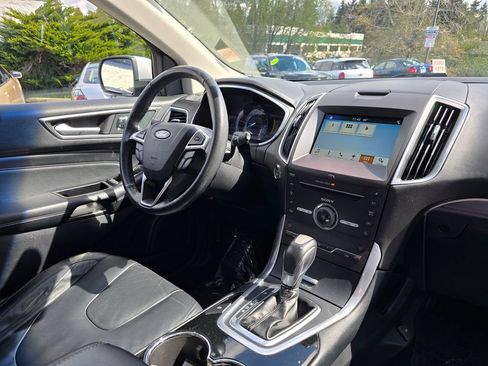 Used 2016 Ford Edge Titanium w/ Technology Package AWD/4WD image 13