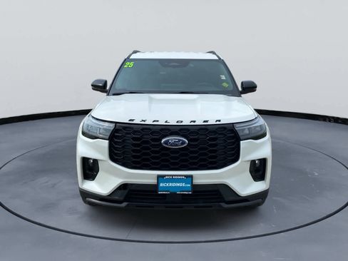 Used 2025 Ford Explorer ST-Line w/ ST-Line Street Pack AWD/4WD image 2