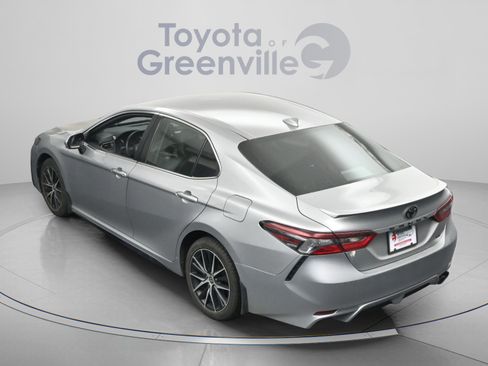 Used 2024 Toyota Camry SE image 9