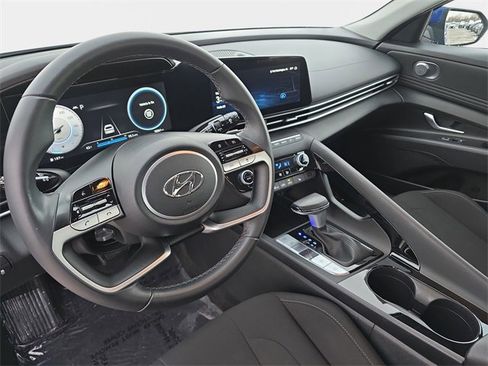 Used 2023 Hyundai Elantra SEL w/ Convenience Package image 18