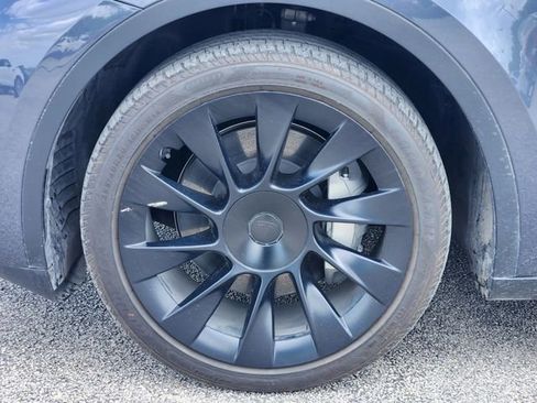 Used 2024 Tesla Model Y Long Range AWD/4WD image 7