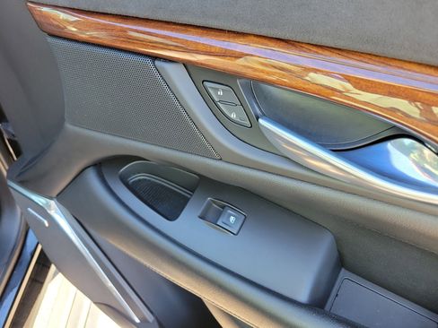 Used 2015 Cadillac Escalade Premium image 11