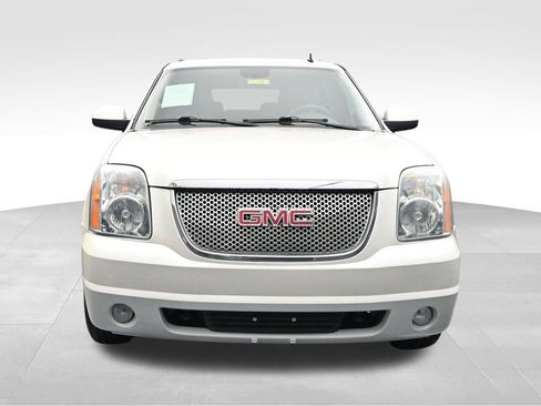 Used 2011 GMC Yukon XL SLT w/ SLT-2 Equipment Package AWD/4WD image 8