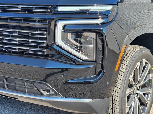 New 2026 Chevrolet Suburban High Country image 6