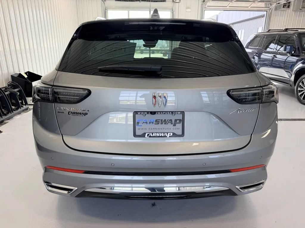 Used 2025 Buick Envision Avenir AWD/4WD image 3