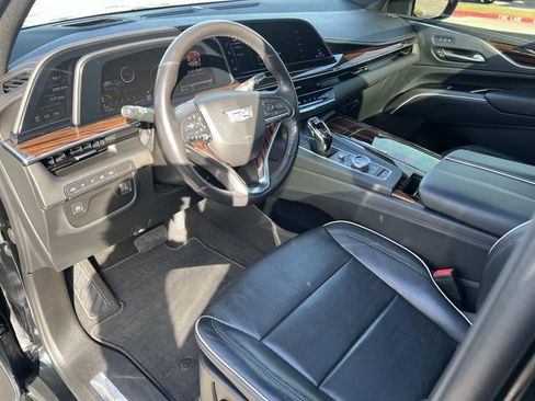 Used 2023 Cadillac Escalade ESV Premium Luxury image 12