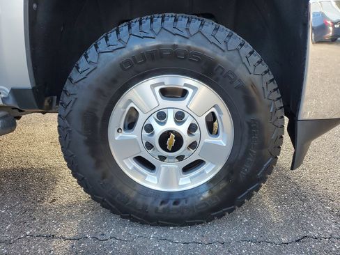 Used 2019 Chevrolet Silverado 2500 LT w/ All Star Edition AWD/4WD image 5