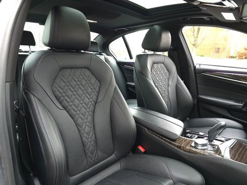 Used 2023 BMW 530e xDrive w/ Premium Package image 20