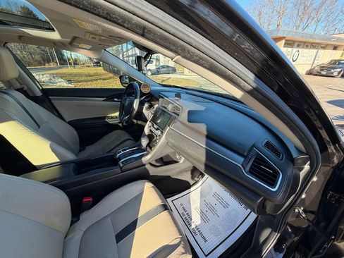 Used 2018 Honda Civic Touring image 12