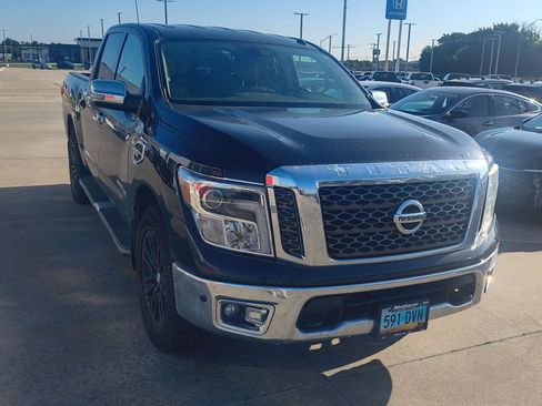 Used 2017 Nissan Titan SL AWD/4WD image 3