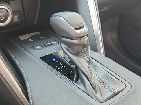 Certified 2023 Toyota Venza LE image 14