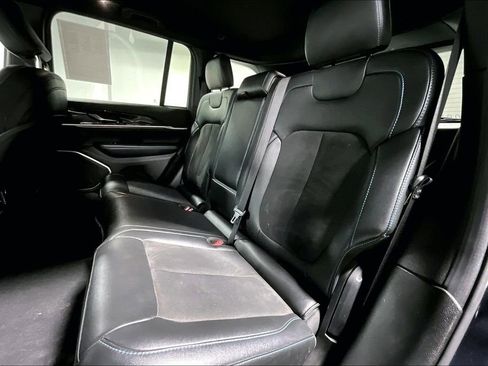 Used 2024 Jeep Grand Cherokee Trailhawk image 36