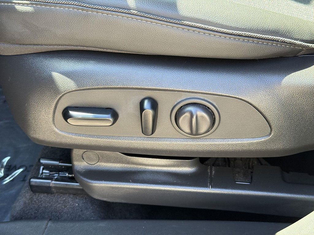 Used 2023 Buick Encore GX Preferred w/ Cold Weather Comfort Package FWD image 31