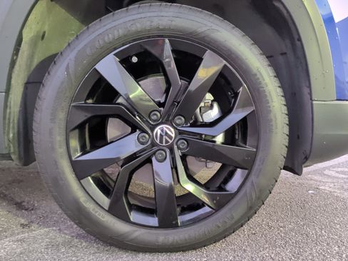 Used 2024 Volkswagen Taos SE w/ Panoramic Sunroof Package image 14