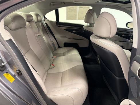 Used 2013 Lexus LS 460 w/ Comfort Pkg RWD image 31