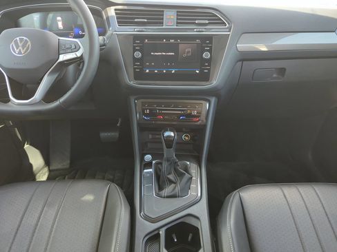 Used 2024 Volkswagen Tiguan SE FWD image 27