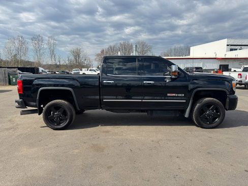 Used 2016 GMC Sierra 2500 SLT w/ All-Terrain HD Package AWD/4WD image 6