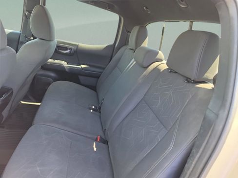 Used 2016 Toyota Tacoma TRD Sport image 24